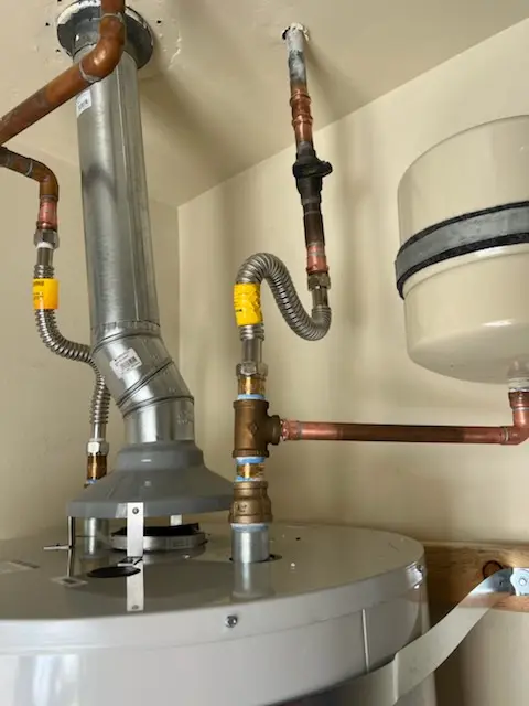 Water heater installation and plumbing repair in Glencoe Park